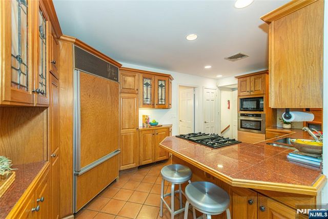 590 Highland Avenue, Montclair, NJ 07043