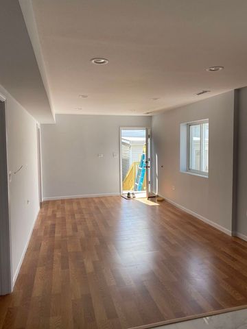 2953 S Emerald Avenue, Chicago, IL 60616