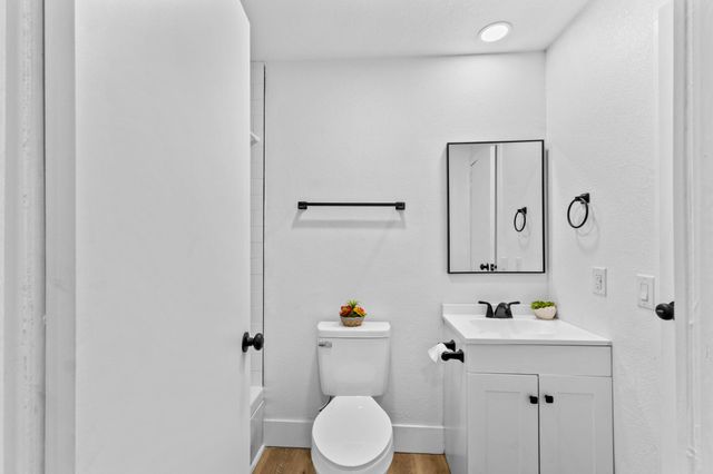 415 N Akers Street 117, Visalia, CA 93291