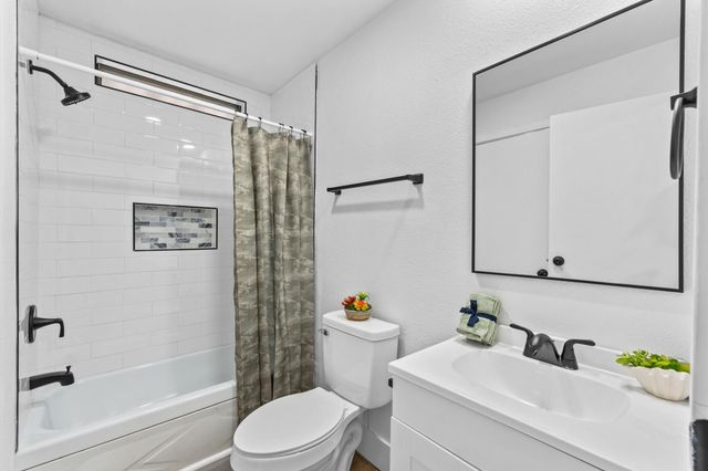 415 N Akers Street 117, Visalia, CA 93291