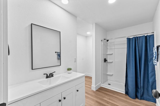 415 N Akers Street 117, Visalia, CA 93291