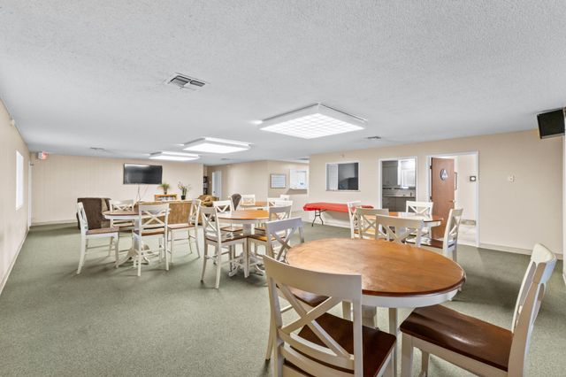 415 N Akers Street 117, Visalia, CA 93291