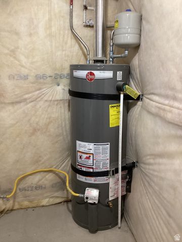 352 S AMBER FIELD DR, Grantsville, UT 84029