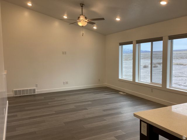 352 S AMBER FIELD DR, Grantsville, UT 84029