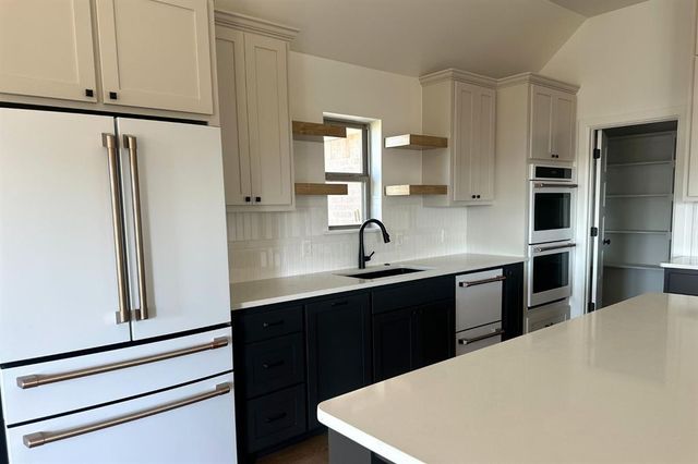 7924 Amber Ridge Drive, Edmond, OK 73034