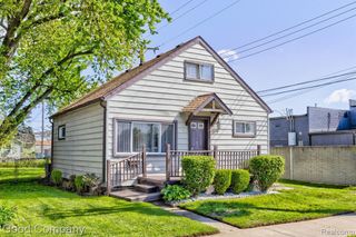 30 W Kalama Avenue, Madison Heights, MI 48071