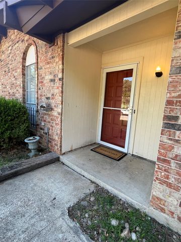 2302 Mercedes Road, Denton, TX 76205