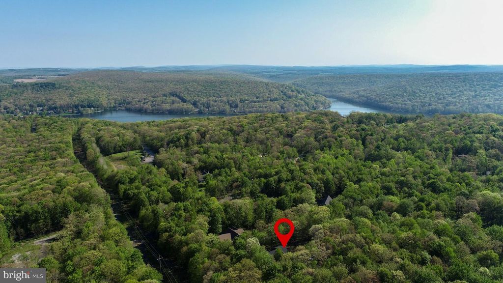 Image 2 of property listing at 248 TARN DR, Oakland, MD 21550