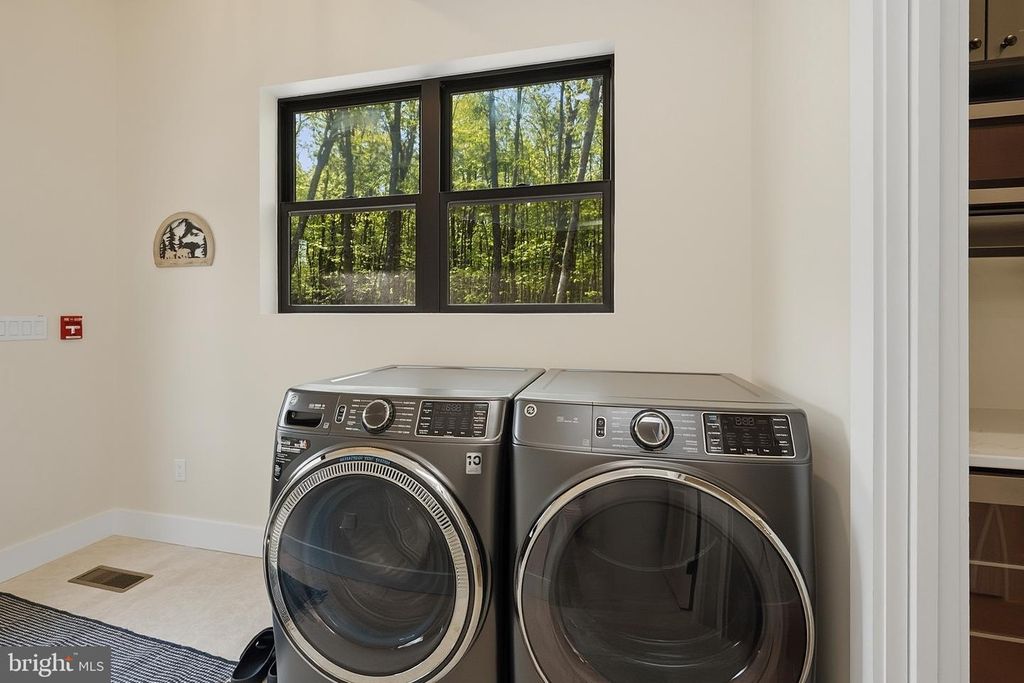 Image 21 of property listing at 248 TARN DR, Oakland, MD 21550
