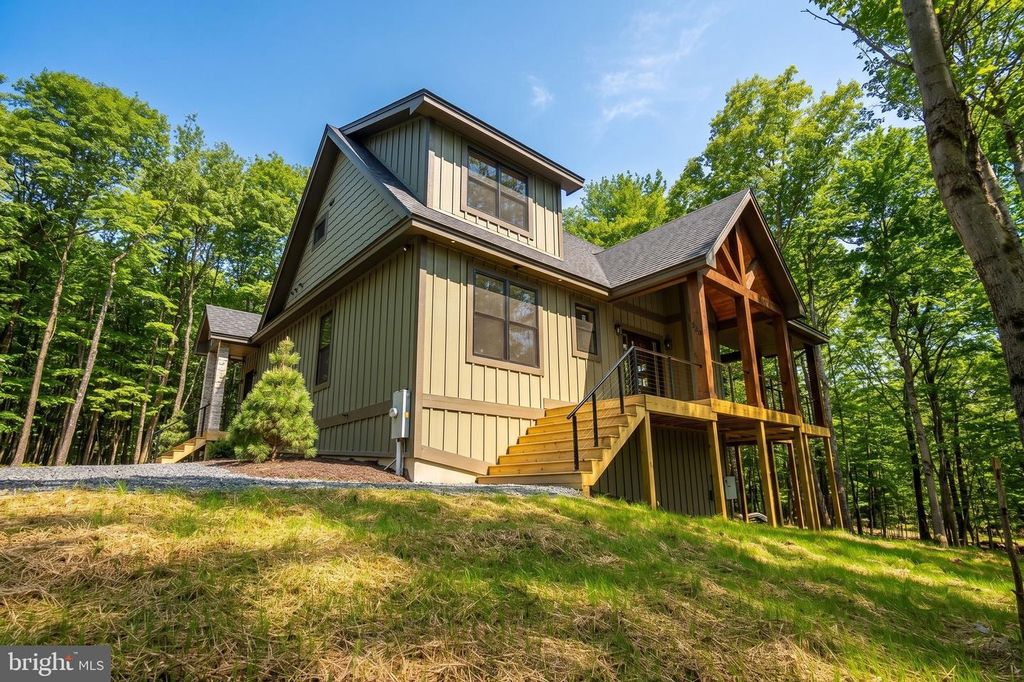 Image 6 of property listing at 248 TARN DR, Oakland, MD 21550