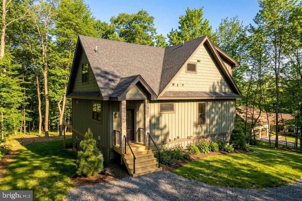 Image 8 of property listing at 248 TARN DR, Oakland, MD 21550