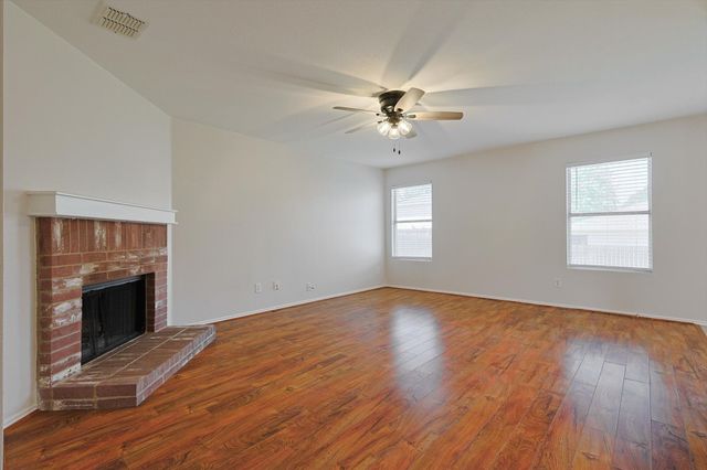 8320 Seven Oaks Lane, Denton, TX 76210