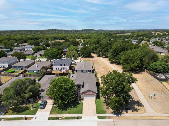 8320 Seven Oaks Lane, Denton, TX 76210