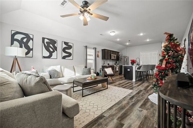 423 Mayflower Avenue, Lowell, AR 72745