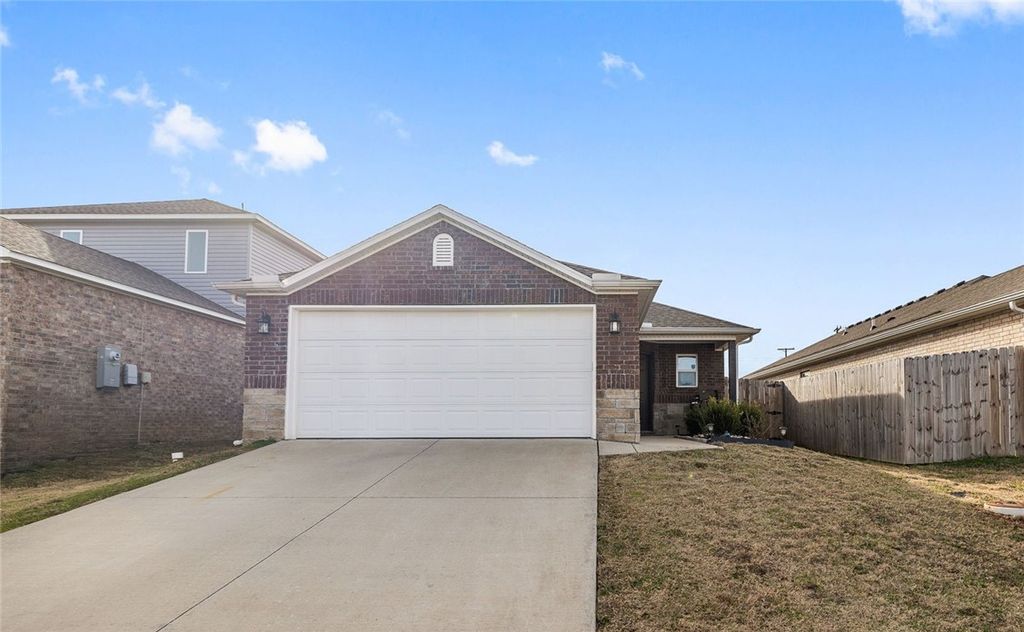 423 Mayflower Avenue, Lowell, AR 72745