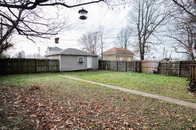 1310 W Florida Street, Springfield, MO 65803