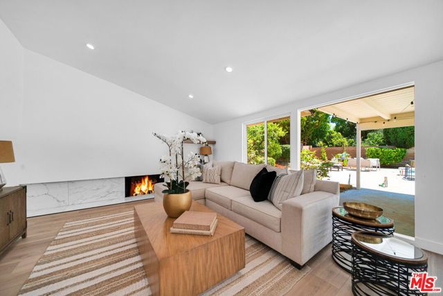 10200 Shoshone Avenue, Northridge (los Angeles), CA 91325
