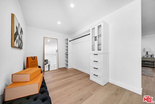 10200 Shoshone Avenue, Northridge (los Angeles), CA 91325