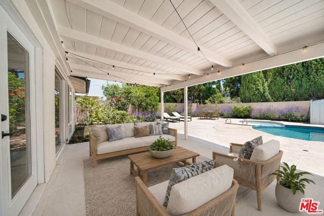 10200 Shoshone Avenue, Northridge (los Angeles), CA 91325