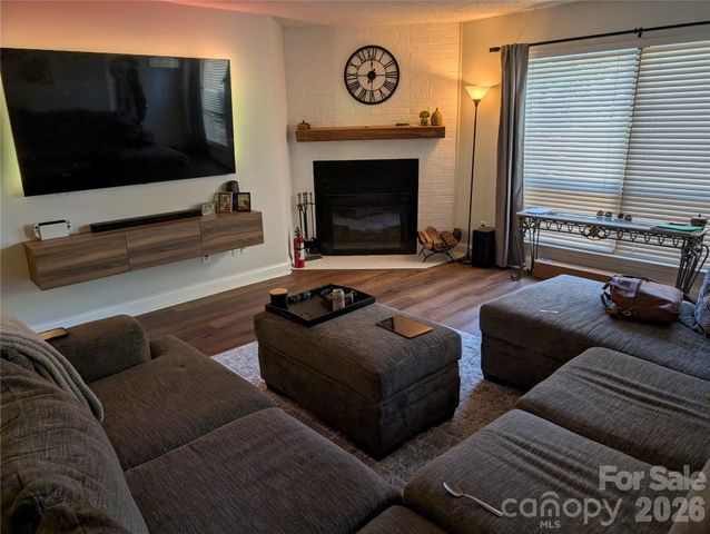1600 Sharon Road, Charlotte, NC 28210