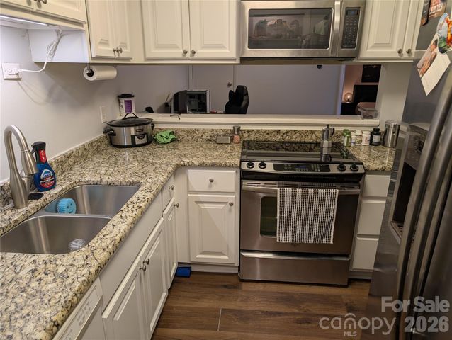 1600 Sharon Road, Charlotte, NC 28210