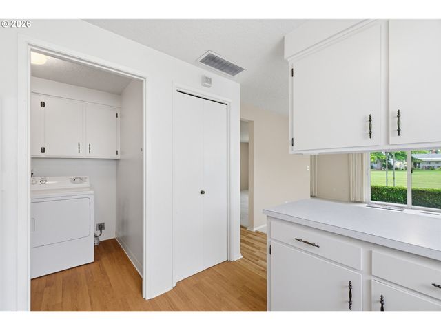 401 S CASCADE Dr, Woodburn, OR 97071