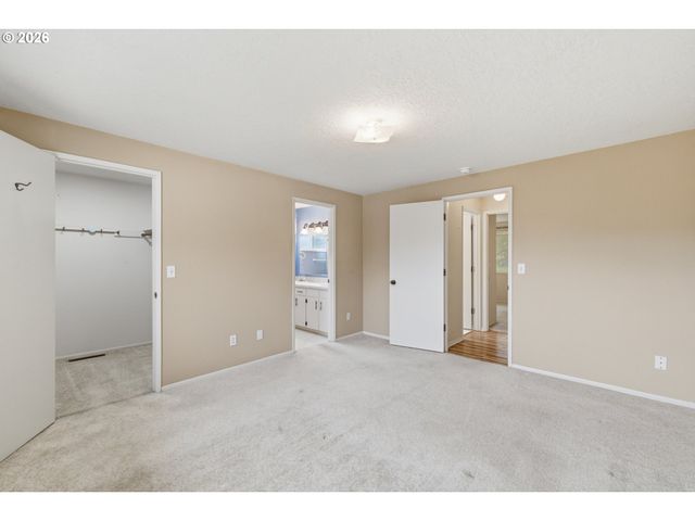401 S CASCADE Dr, Woodburn, OR 97071