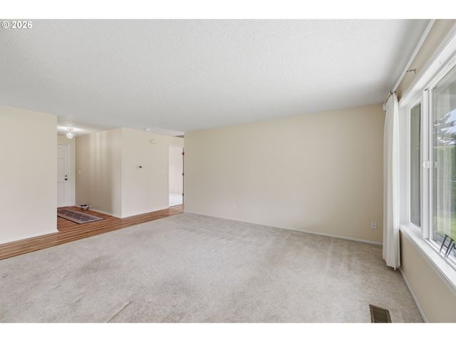 401 S CASCADE Dr, Woodburn, OR 97071