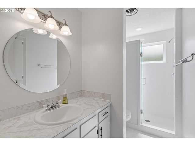 401 S CASCADE Dr, Woodburn, OR 97071