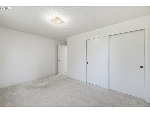 401 S CASCADE Dr, Woodburn, OR 97071