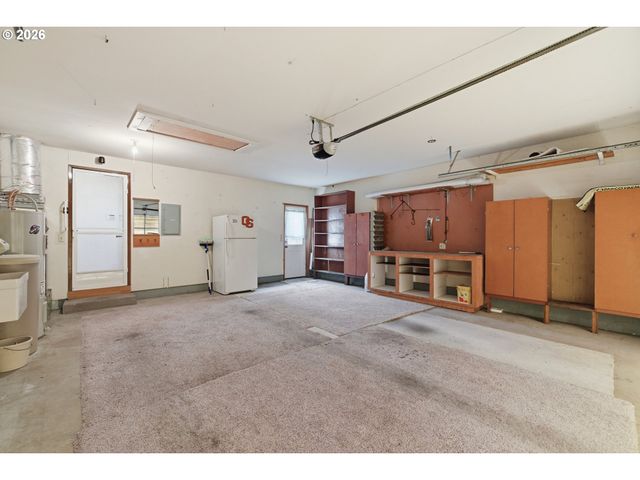 401 S CASCADE Dr, Woodburn, OR 97071