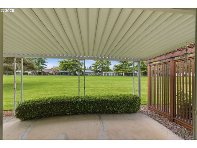 401 S CASCADE Dr, Woodburn, OR 97071