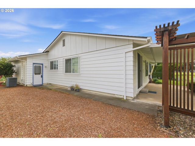 401 S CASCADE Dr, Woodburn, OR 97071