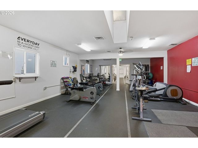 401 S CASCADE Dr, Woodburn, OR 97071