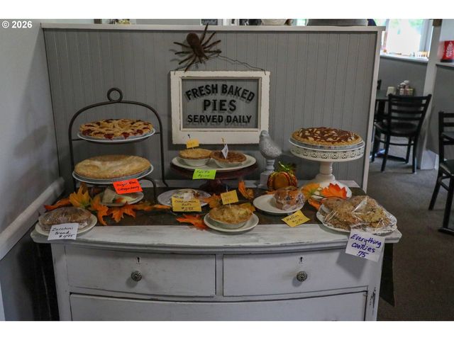 401 S CASCADE Dr, Woodburn, OR 97071