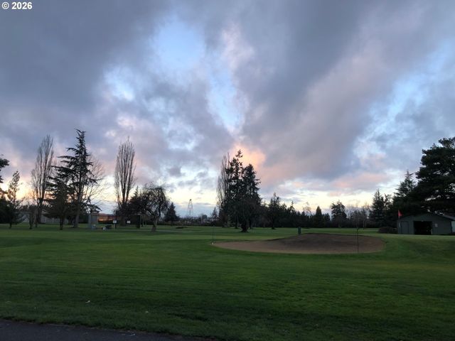 401 S CASCADE Dr, Woodburn, OR 97071