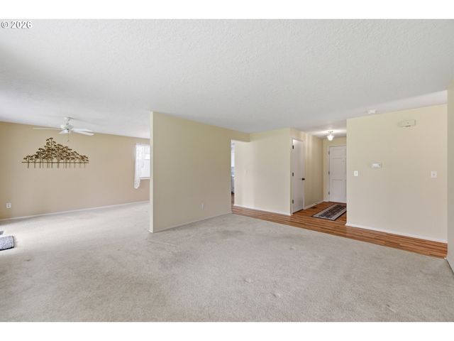 401 S CASCADE Dr, Woodburn, OR 97071