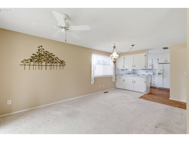 401 S CASCADE Dr, Woodburn, OR 97071