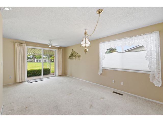 401 S CASCADE Dr, Woodburn, OR 97071