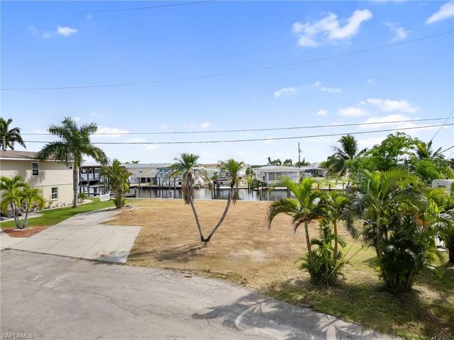 870 Oak ST, Fort Myers Beach, FL 33931