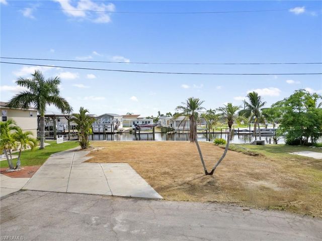 870 Oak ST, Fort Myers Beach, FL 33931