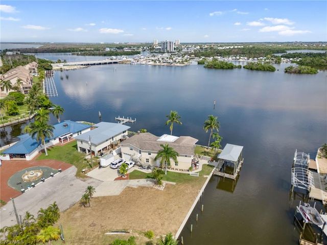870 Oak ST, Fort Myers Beach, FL 33931