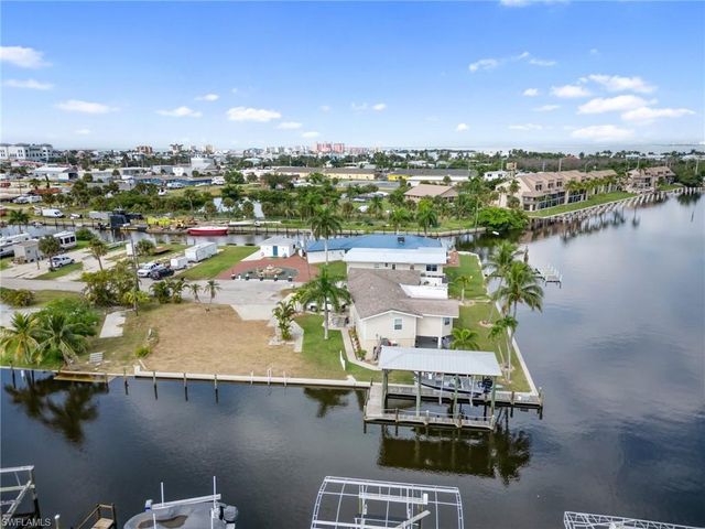 870 Oak ST, Fort Myers Beach, FL 33931