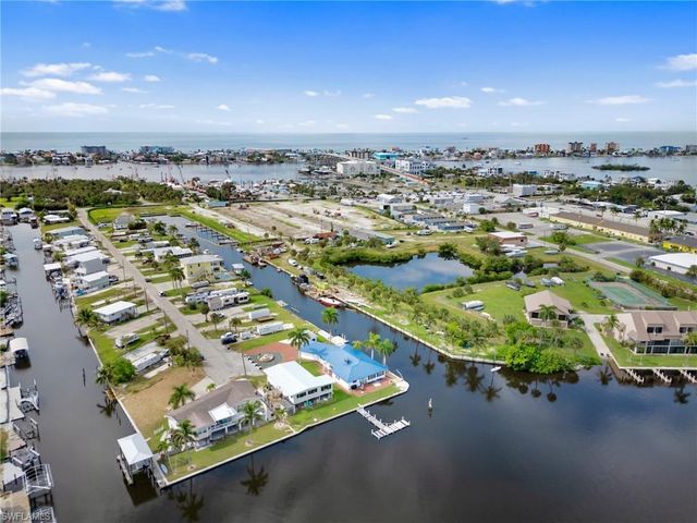 870 Oak ST, Fort Myers Beach, FL 33931