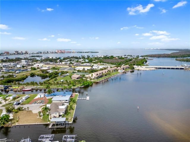 870 Oak ST, Fort Myers Beach, FL 33931