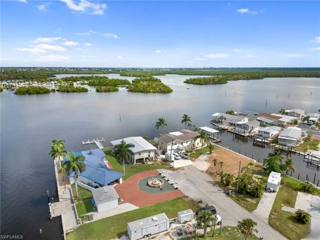 870 Oak ST, Fort Myers Beach, FL 33931