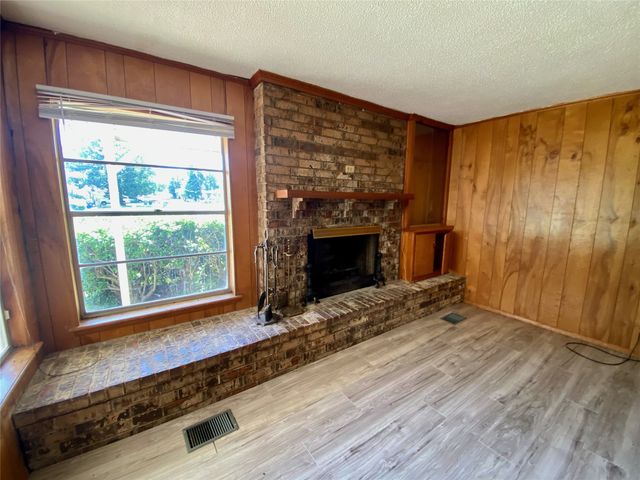 800 Carver Street, Whitesboro, TX 76273