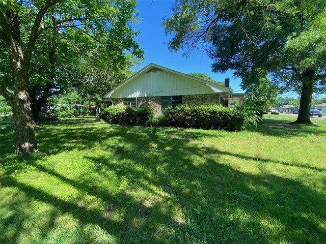 800 Carver Street, Whitesboro, TX 76273