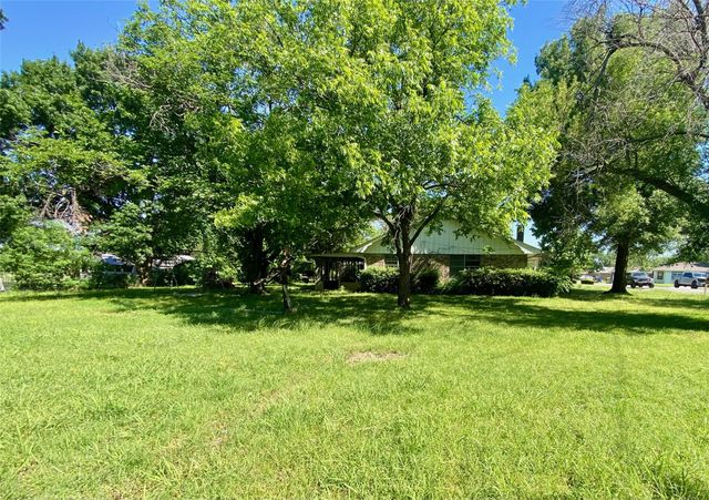 800 Carver Street, Whitesboro, TX 76273