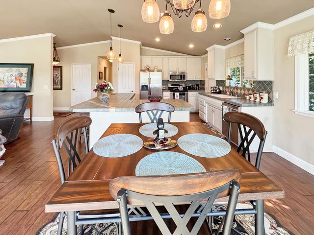 11803 Torrey Pines Dr, Auburn, CA 95602